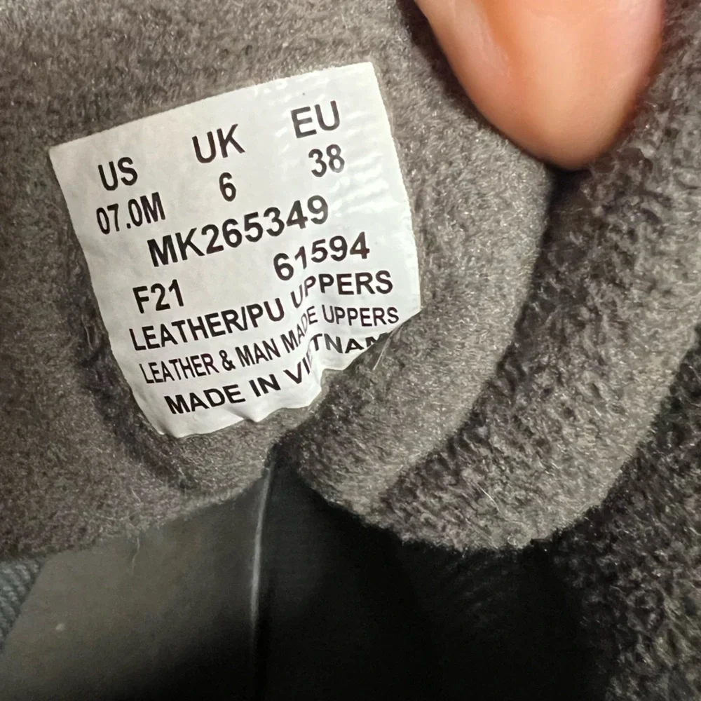 Merrell women’s‎ waterproof boots size 7